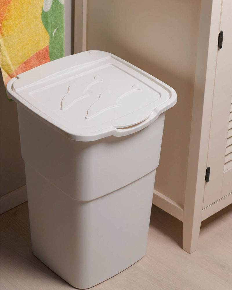 Bagno con lavanderia nascosta: scelti da voi come inserire una ... Credenza les fablier e bay